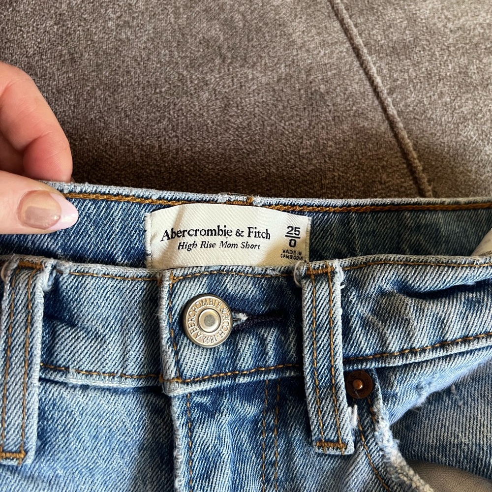Abercrombie & Fitch The Mom Short - Picture 3 of 3